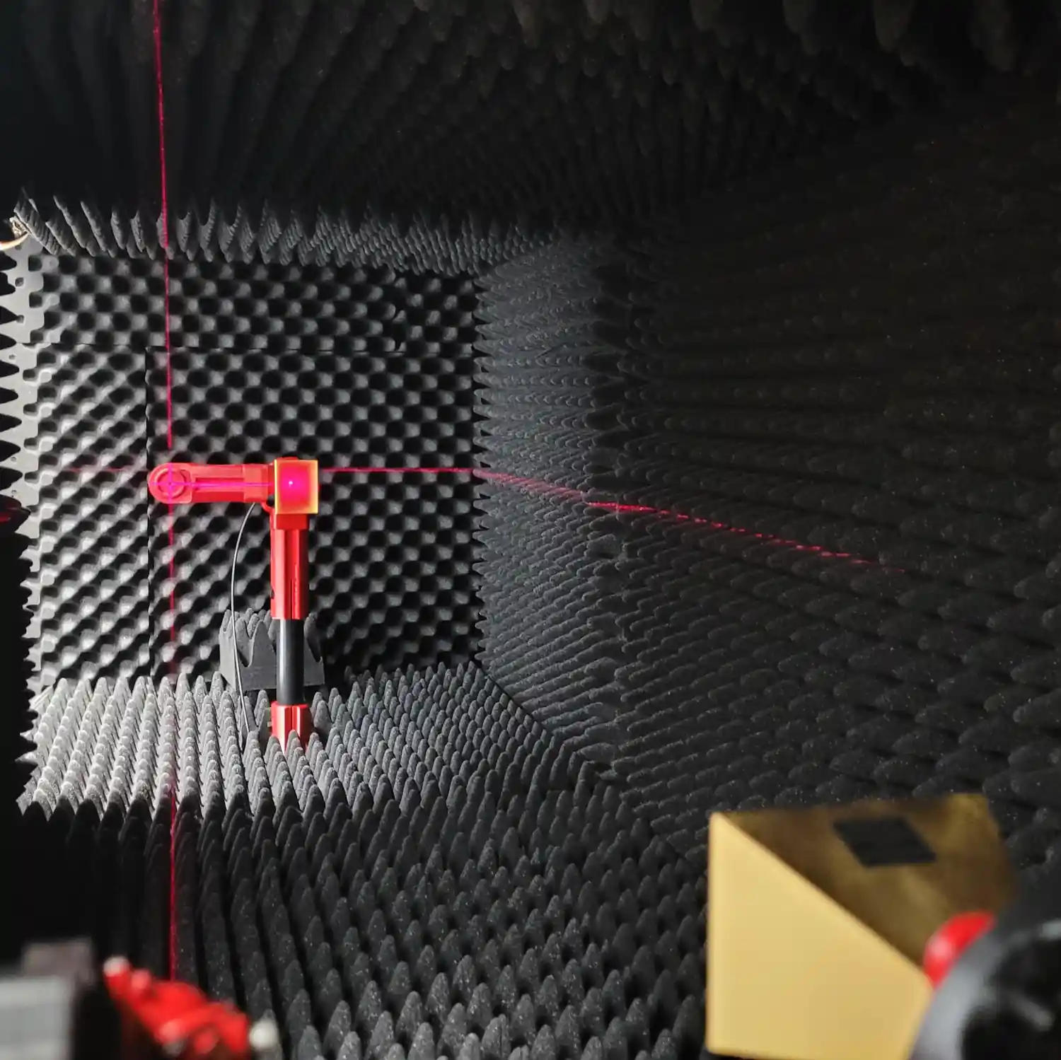 millimeter wave chamber for measuring extremely high frequency devices